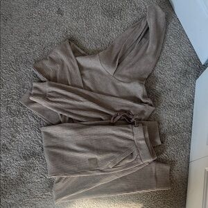 Alo Ribbed Lounge Set in Taupe